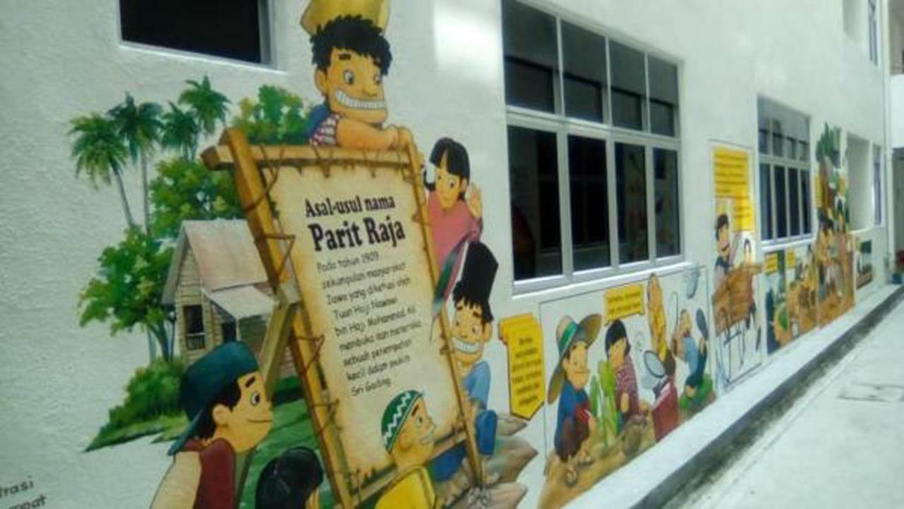 Bistari Homestay Parit Raja Uthm Exterior foto